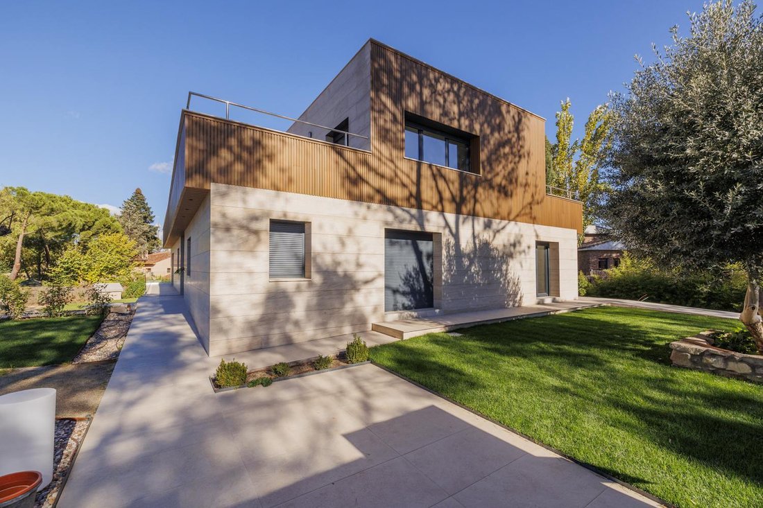 Villa in Boadilla del Monte, Comunidad de Madrid, Spain 1 - 16987678