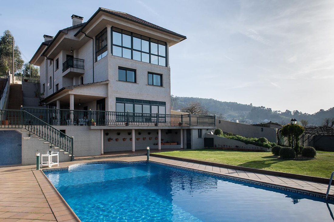 Villa in Marin, Galicia, Spain 3 - 16988814