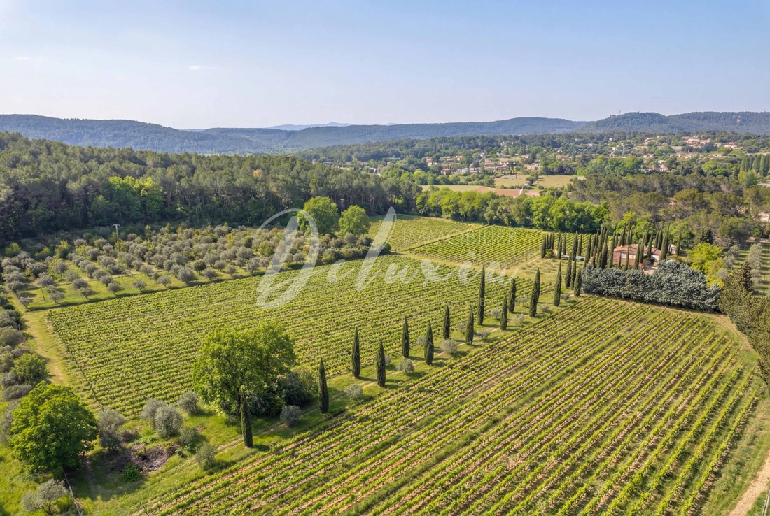 Estate in Villecroze, Provence-Alpes-Côte d'Azur, France 1 - 17799519