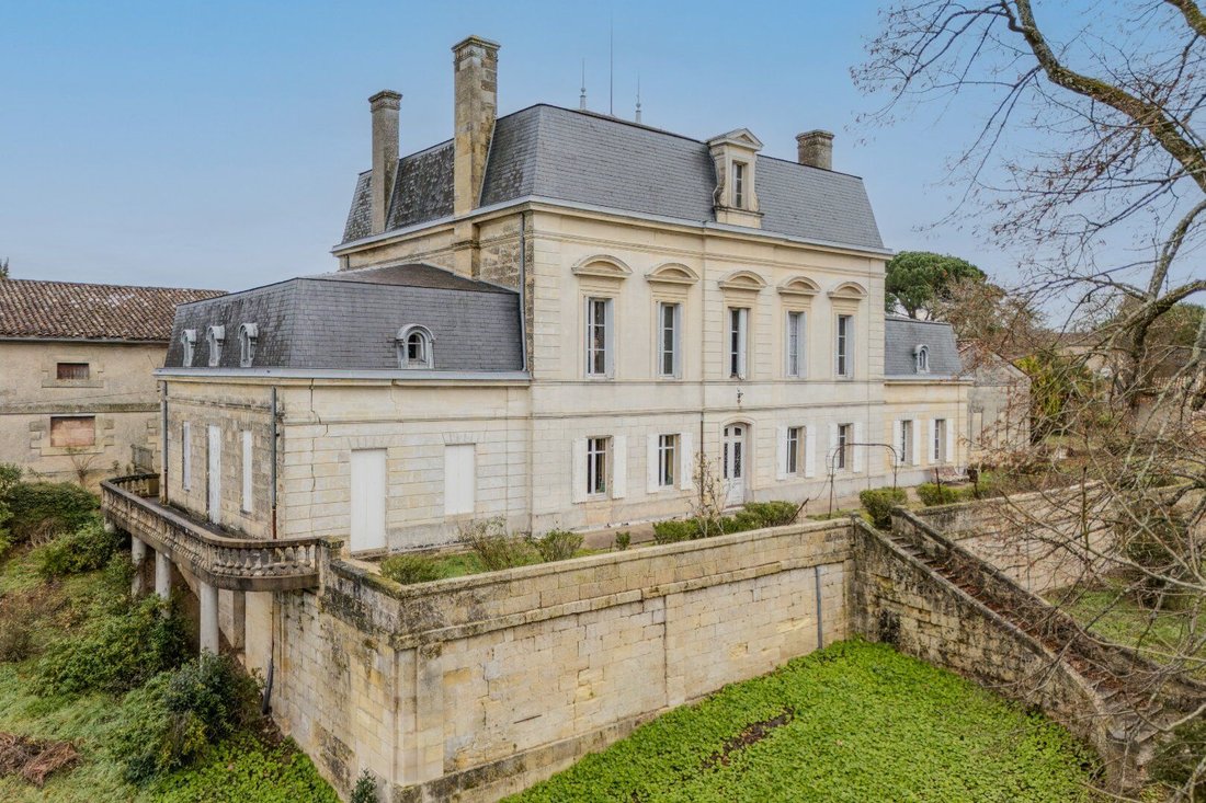 Chateau in Montagne, Nouvelle-Aquitaine, France 3 - 17796699