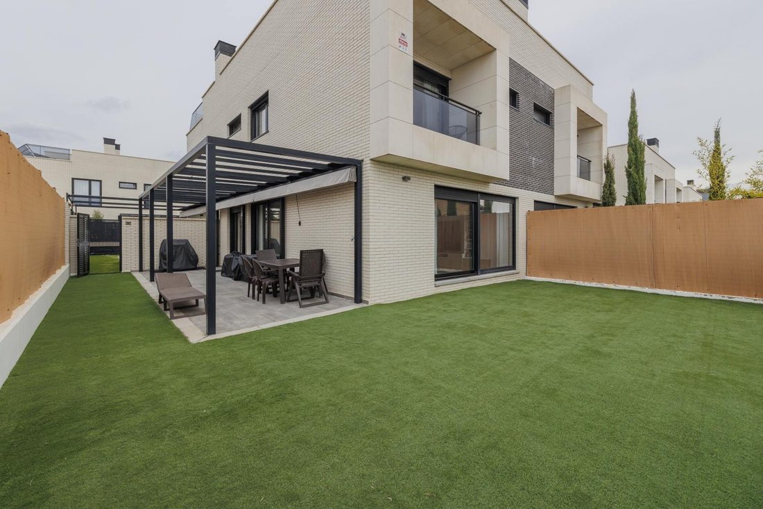Villa in Boadilla del Monte, Comunidad de Madrid, Spain 2 - 17396443