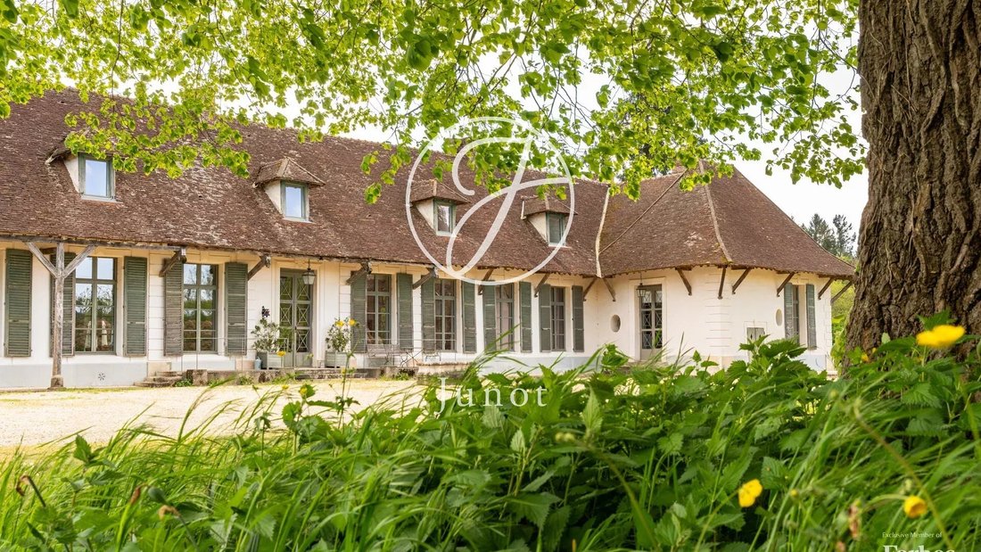 Estate in Guerard, Ile-de-France, France 2 - 17784037