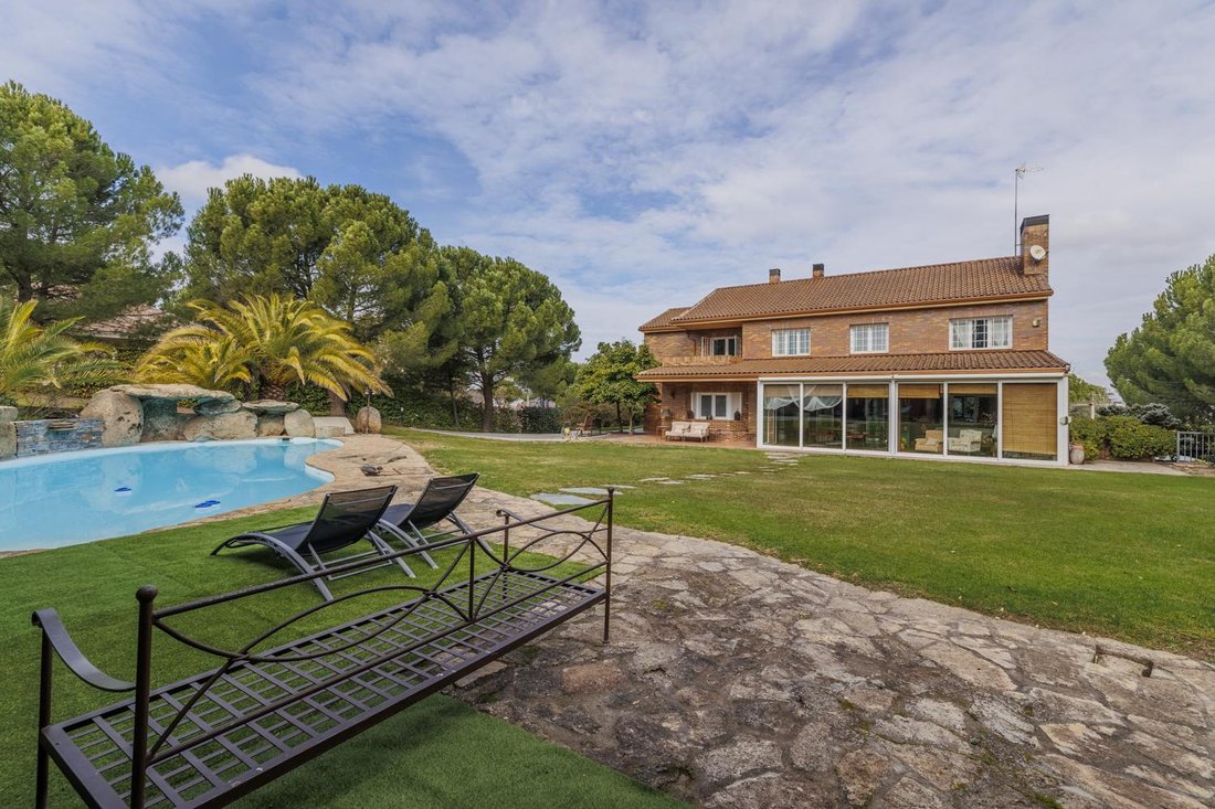 Villa in Boadilla del Monte, Comunidad de Madrid, Spain 3 - 16988946
