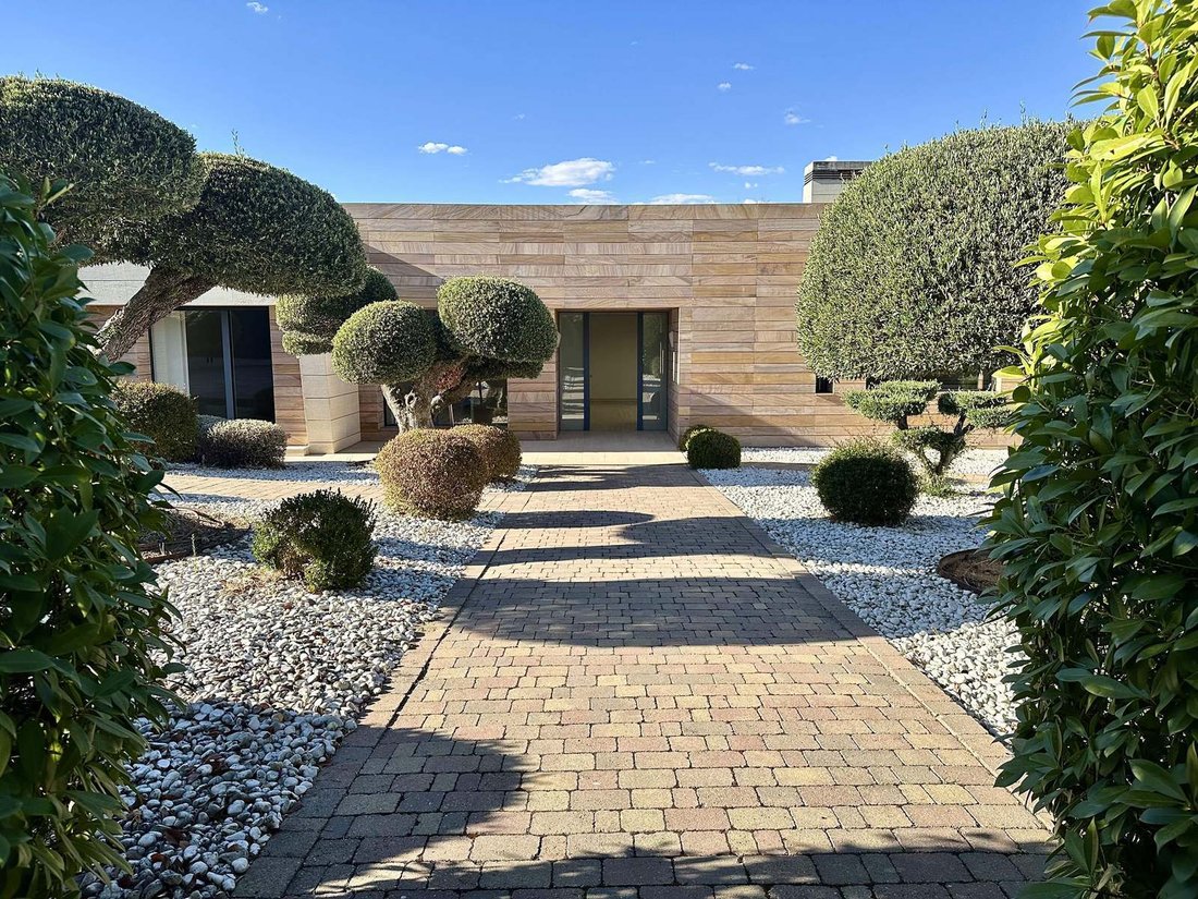 Villa in Pozuelo de Alarcon, Comunidad de Madrid, Spain 2 - 17707326