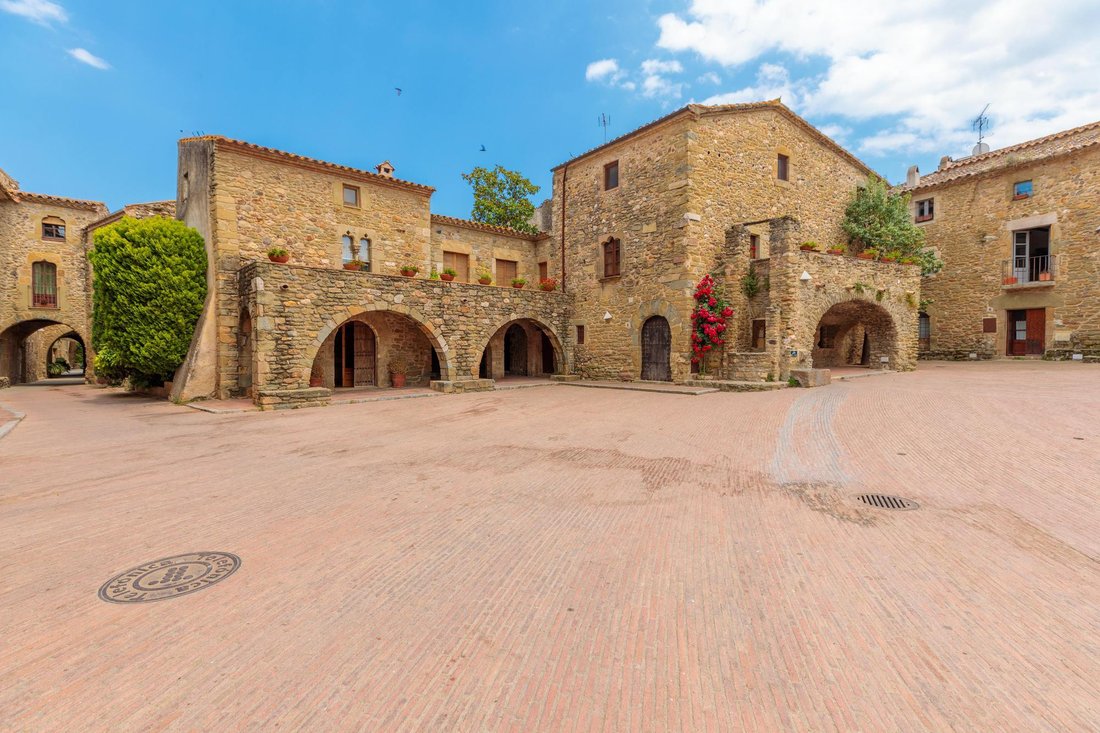 Villa in Cruilles, Monells i Sant Sadurni de l'Heura, Catalonia, Spain 2 - 16987820