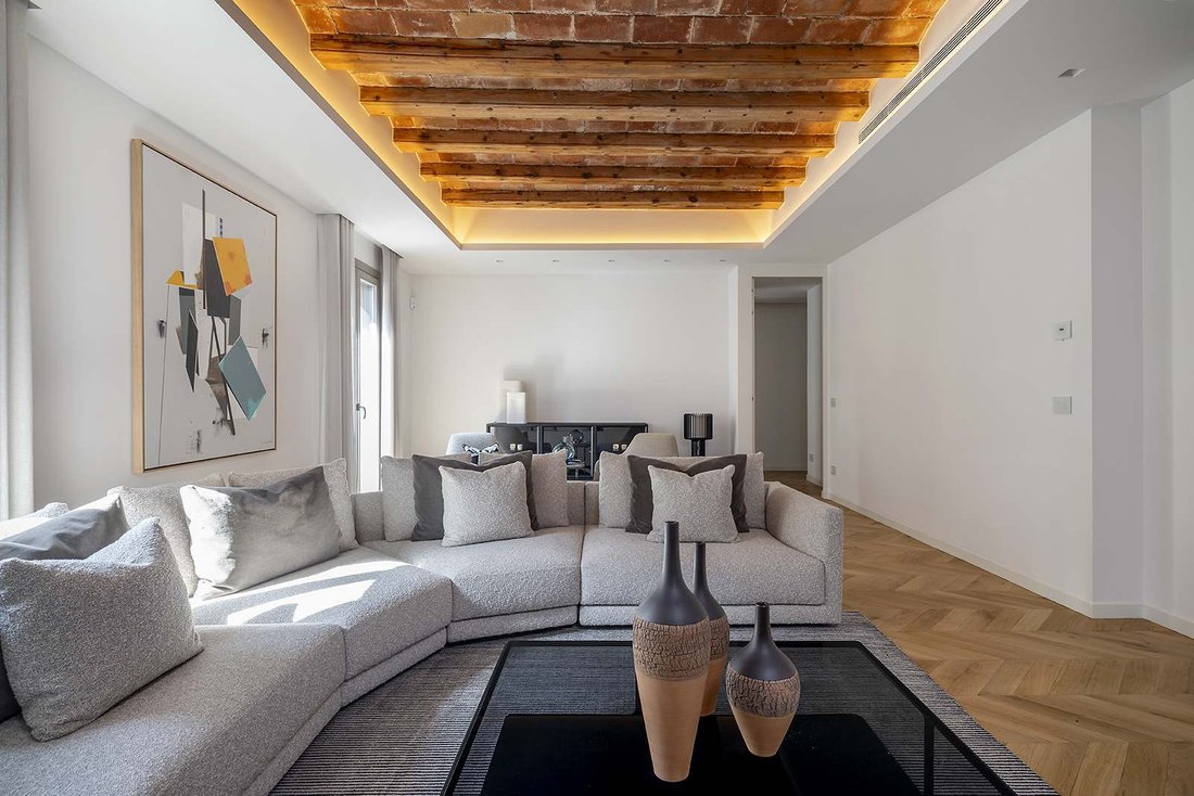 Apartment in Eixample, Barcelona, Spain 2 - 17599942