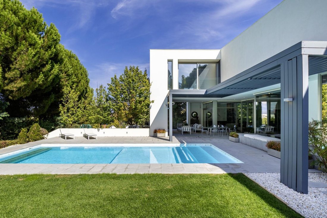 Villa in Boadilla del Monte, Comunidad de Madrid, Spain 1 - 16988389