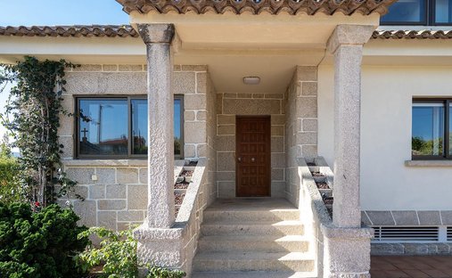 Villa in Panxon, Nigrán, Spanien 1