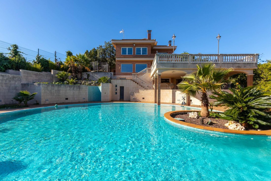 Villa in Alella, Catalonia, Spain 2 - 16989071
