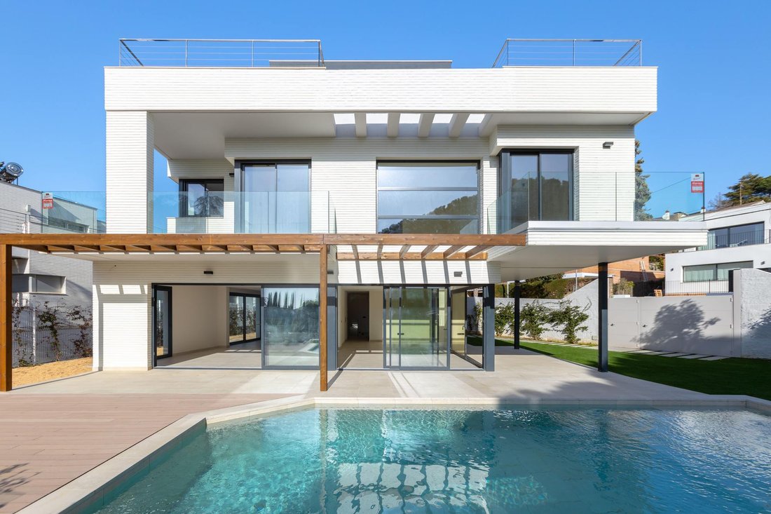 Villa in Vilassar de Dalt, Catalonia, Spain 1 - 16988856