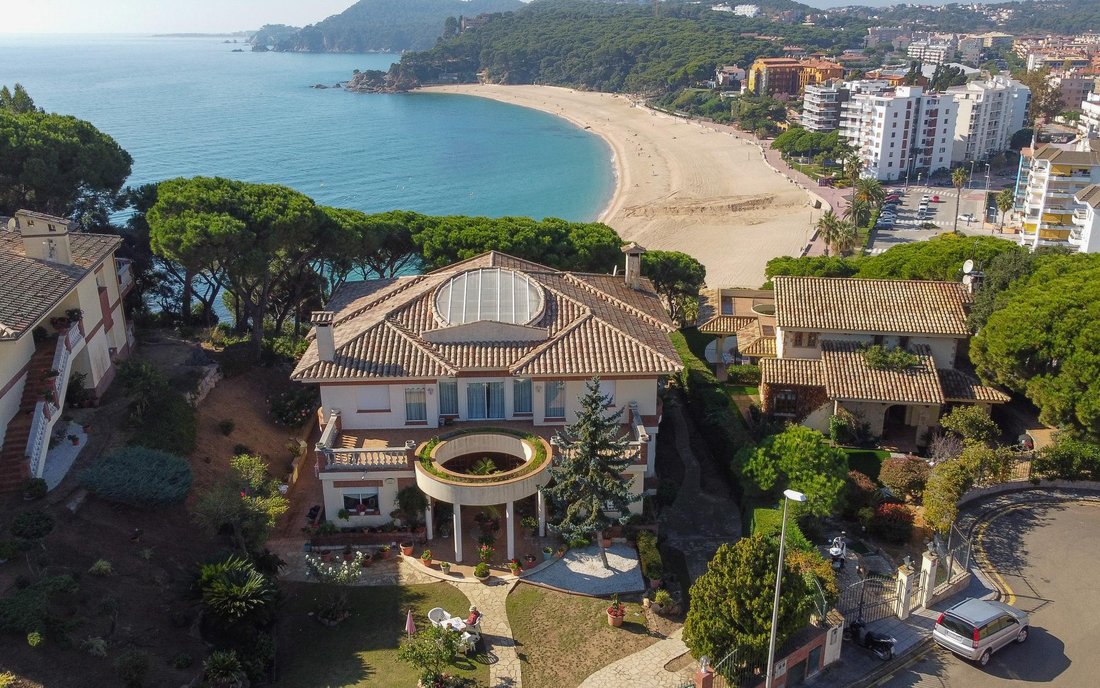 Villa in Lloret de Mar, Catalonia, Spain 2 - 16989609
