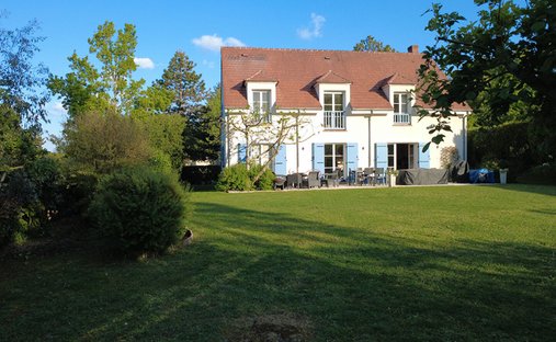 Villa in Haut, Vernouillet, France 1