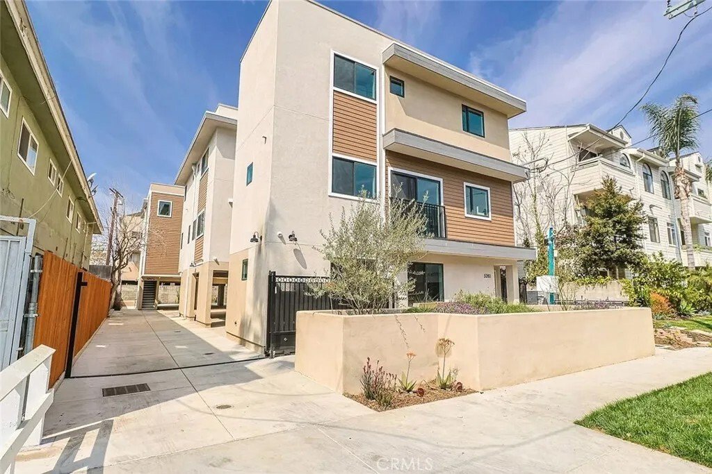 Los Angeles, California, United States 1 - 16894046