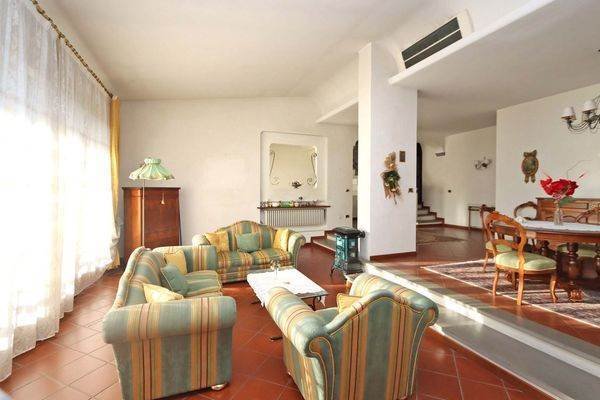 Villa in High School Zone, Montecatini Terme, Italy 2 - 13789733