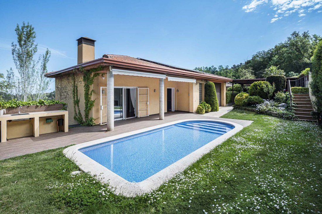 Villa in Sant Cugat del Valles, Catalonia, Spain 1 - 17734781