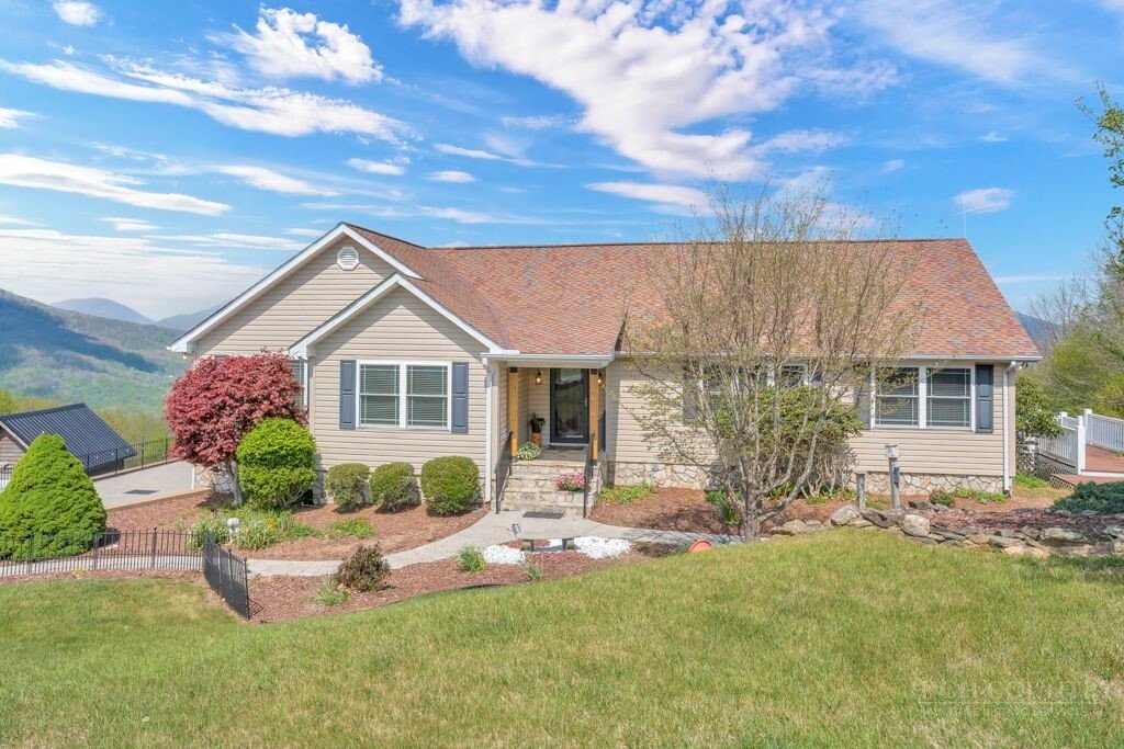 House in West Jefferson, North Carolina, United States 1 - 17795814