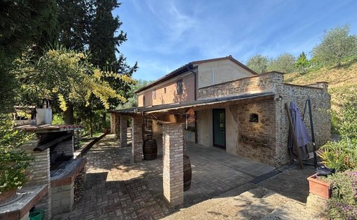 Villa in Palaia, Tuscany, Italy 1