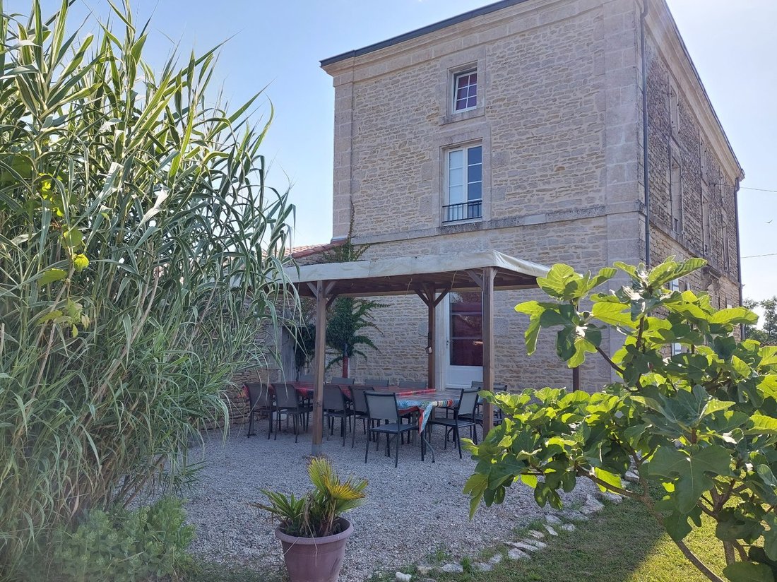 Villa in La Ronde, Nouvelle-Aquitaine, France 2 - 17796877