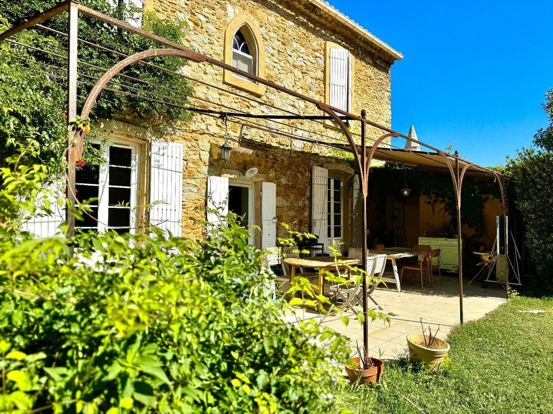 Villa in Châteauneuf-du-Pape, Provence-Alpes-Côte d'Azur, France 1 - 17796899