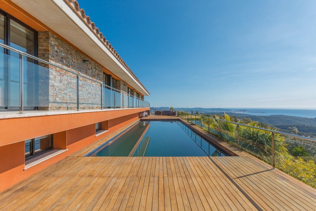Villa in el Masnou, Catalonia, Spain 1 - 16989816