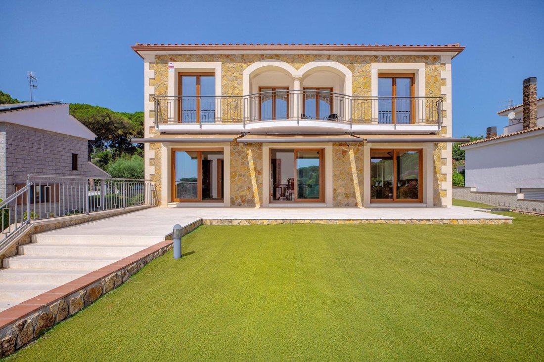 Villa in Calonge i Sant Antoni, Catalonia, Spain 2 - 16989516