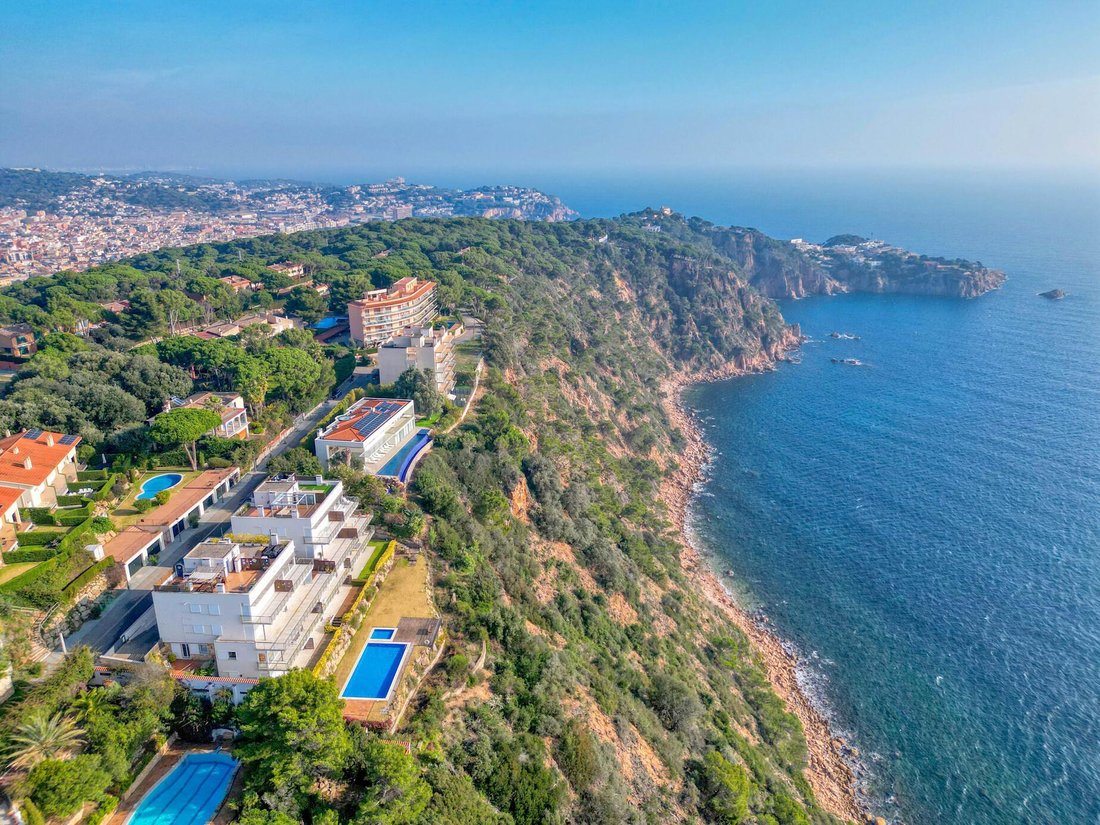 Apartment in Sant Feliu de Guixols, Catalonia, Spain 1 - 16987637