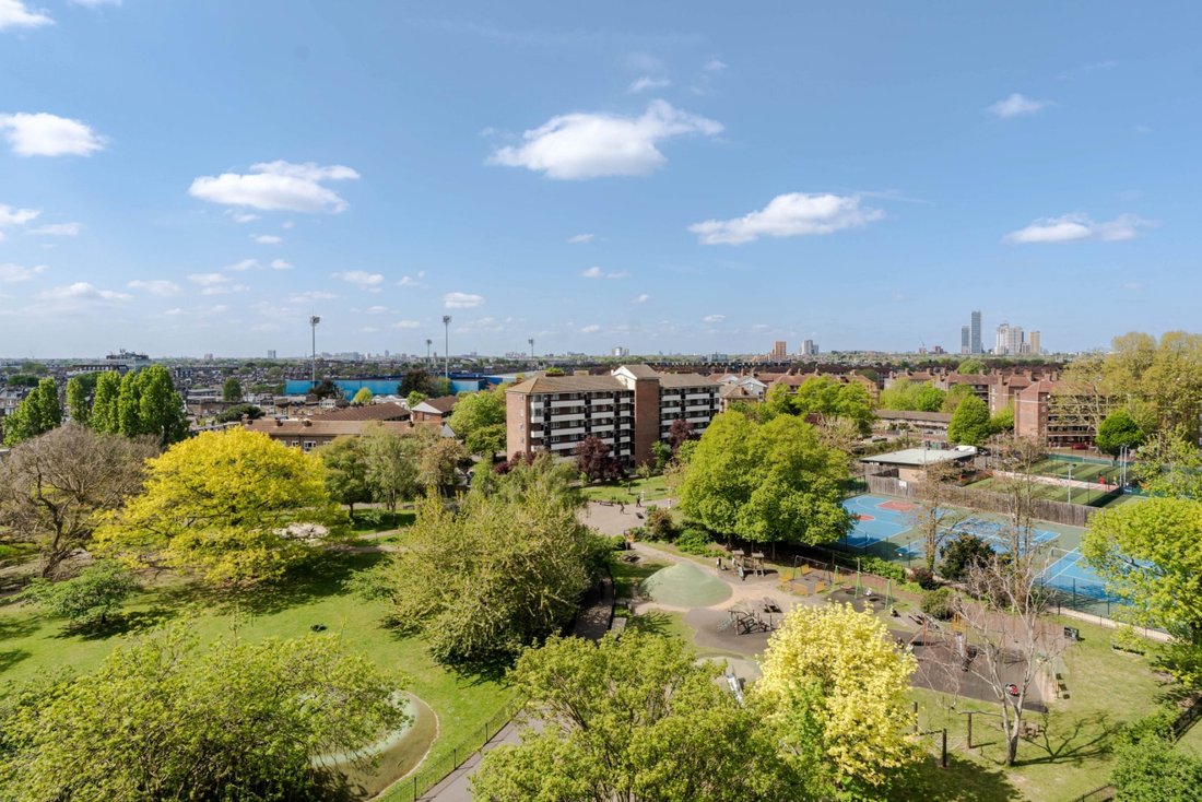Apartment in White City, Hammersmith and Fulham, England 4 - 17796515