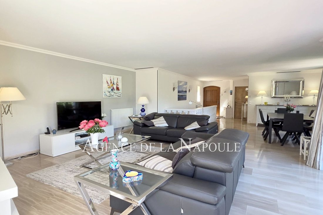 Villa in Le Cottage, Mandelieu-la-Napoule, France 5 - 17796962
