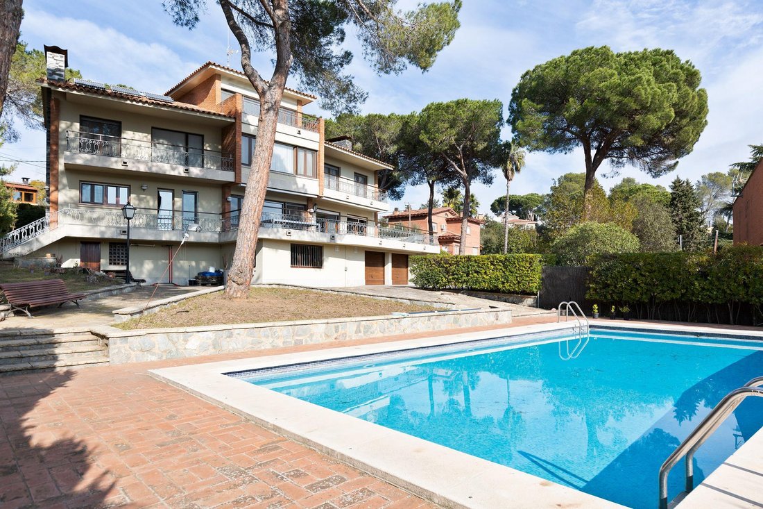 Villa in Sant Cugat del Valles, Catalonia, Spain 1 - 16988507