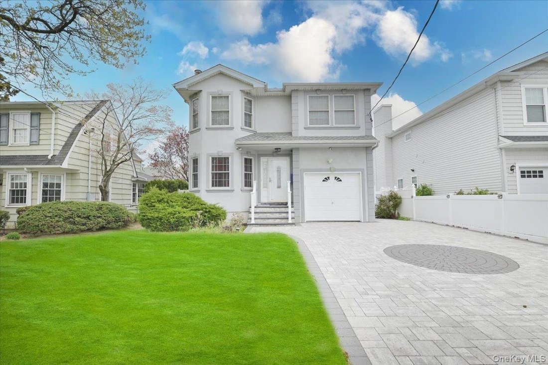 House in Merrick, New York, United States 1 - 17799550