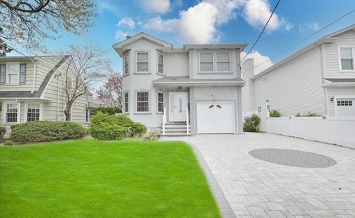 House in Merrick, New York, United States 1