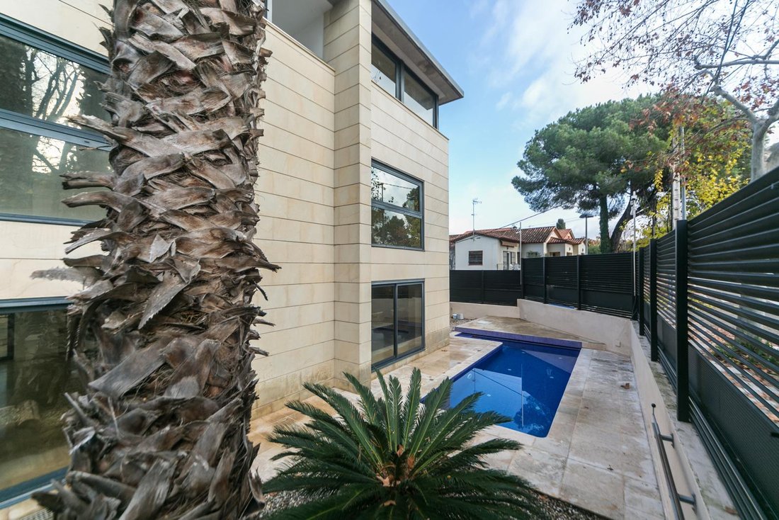 Villa in Sant Cugat del Valles, Catalonia, Spain 1 - 16987541