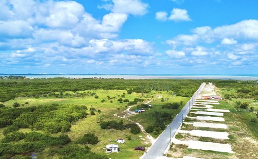 Land in Savannah, Bodden Town, Cayman Islands 1