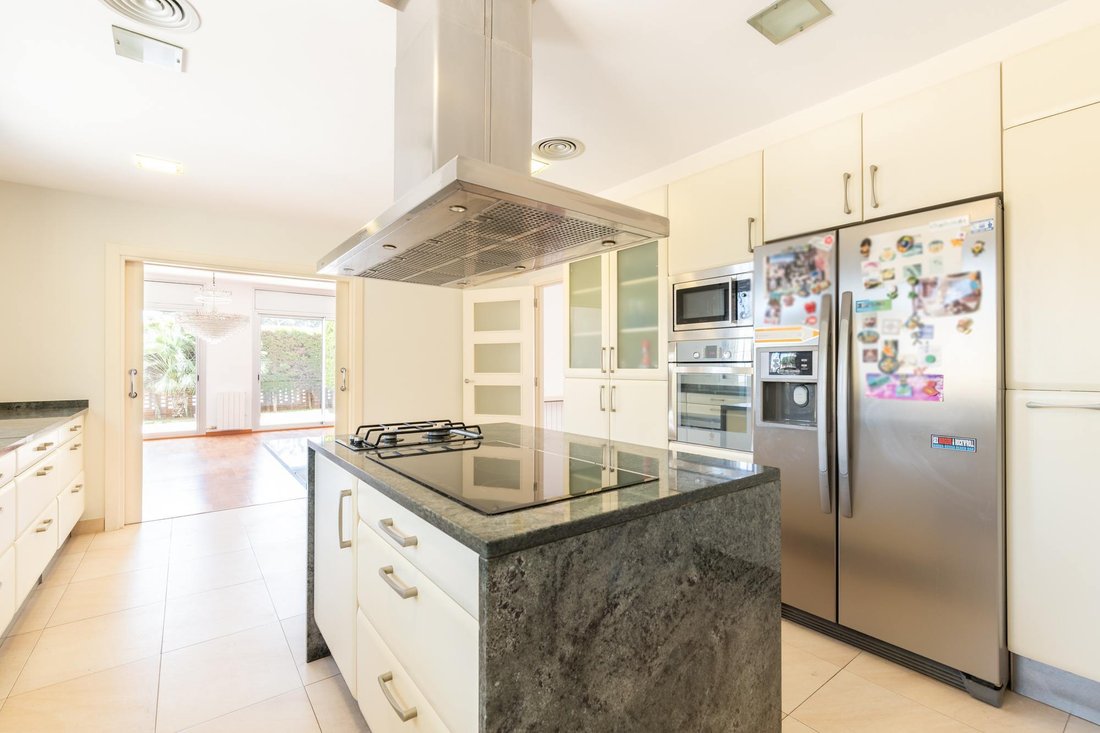 Villa in Castelldefels, Catalonia, Spain 4 - 16988166