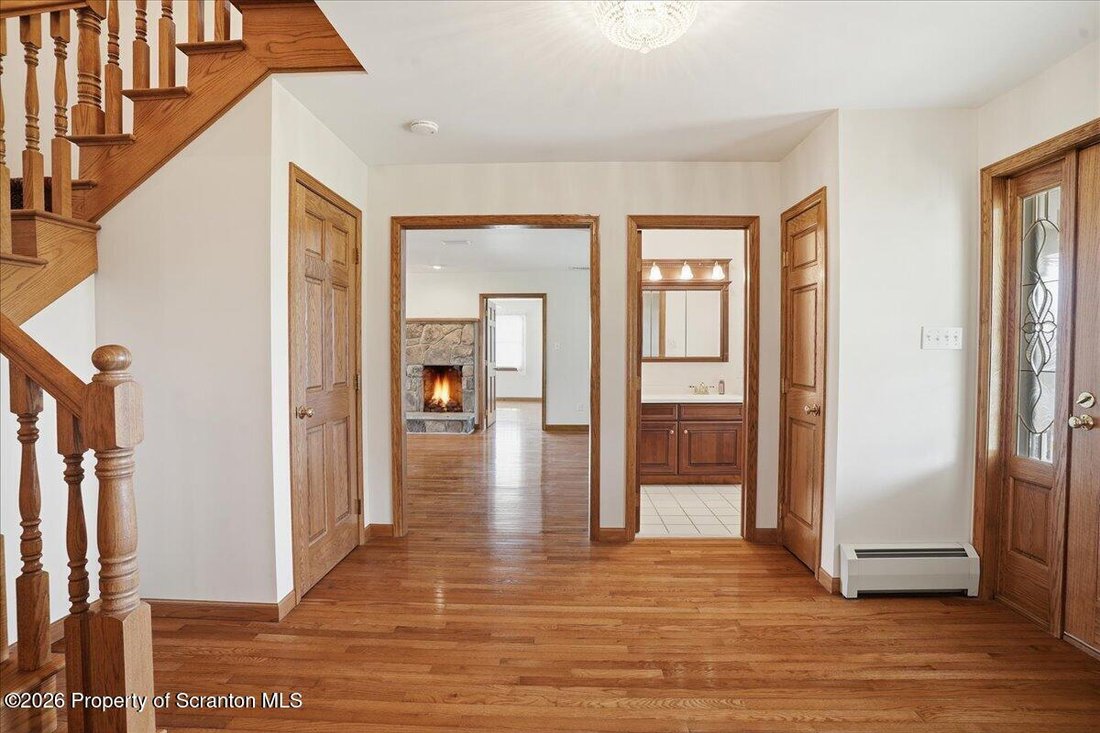 House in Lake Ariel, Pennsylvania, United States 2 - 17800505