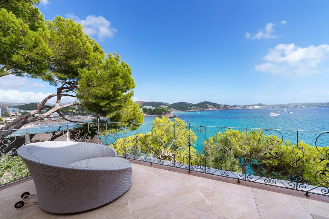 Villa in Cala Fornells, Calvia, Balearic Islands 1 - 16989361