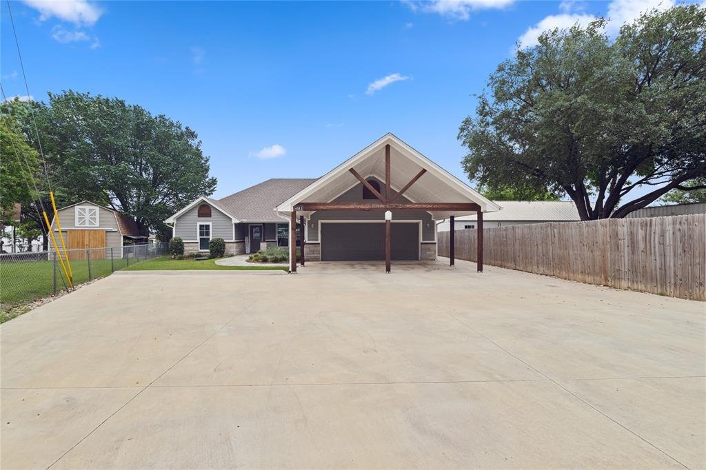 House in Granbury, Texas, United States 3 - 17799640