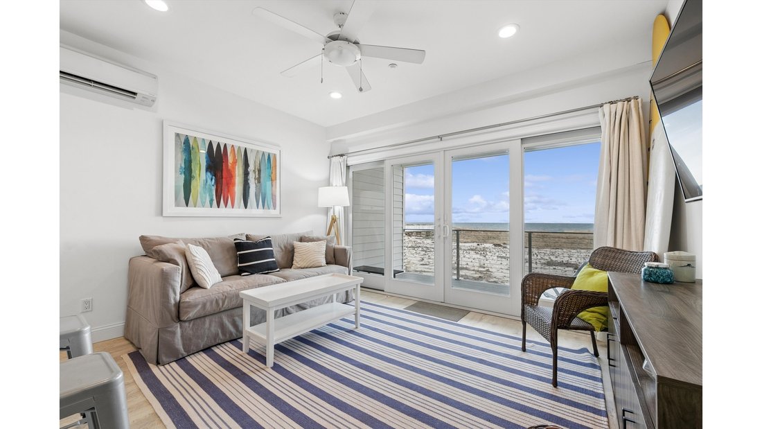 Westhampton Beach, New York, United States 1 - 17549794