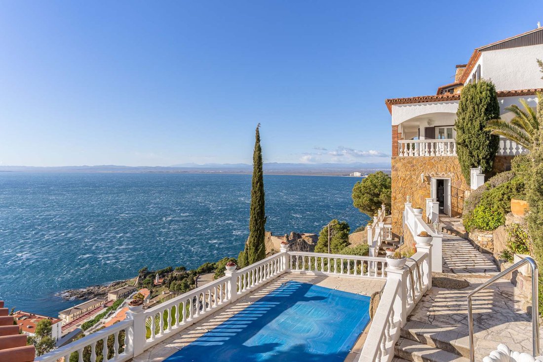 Villa in Roses, Catalonia, Spain 1 - 16988090