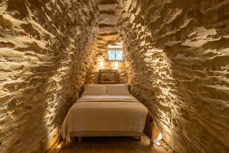 House in Gordes, Provence-Alpes-Côte d'Azur, France 2 - 17800380