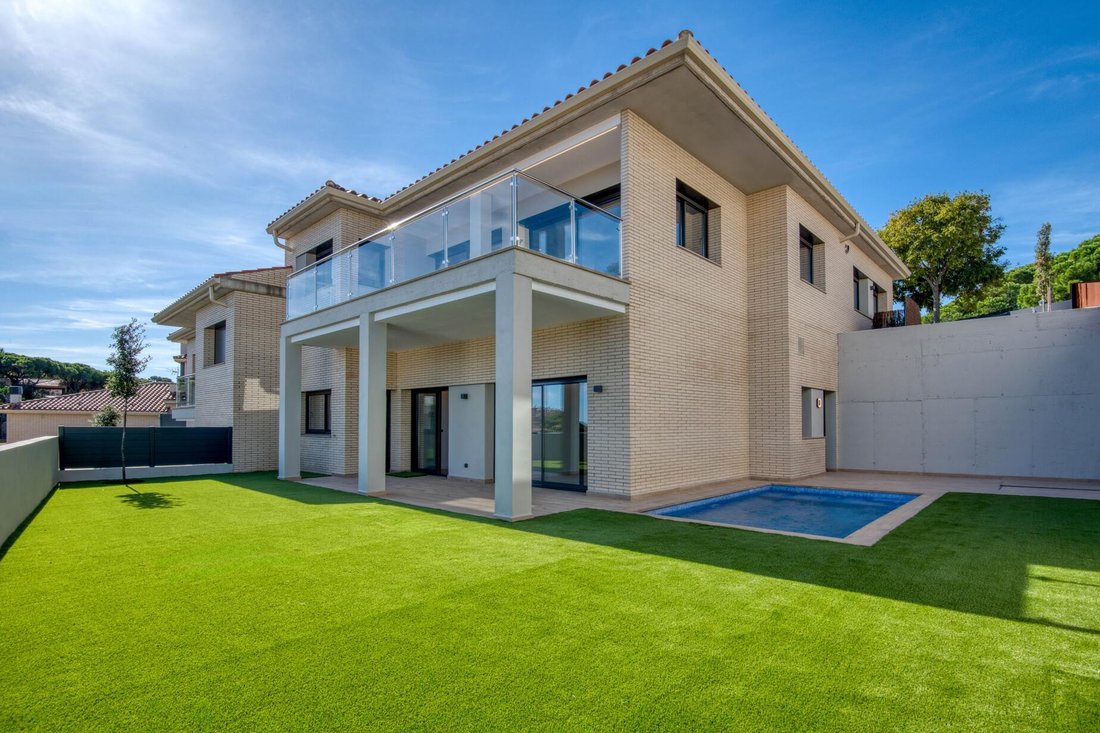 Villa in Sant Feliu de Guixols, Catalonia, Spain 2 - 16989636