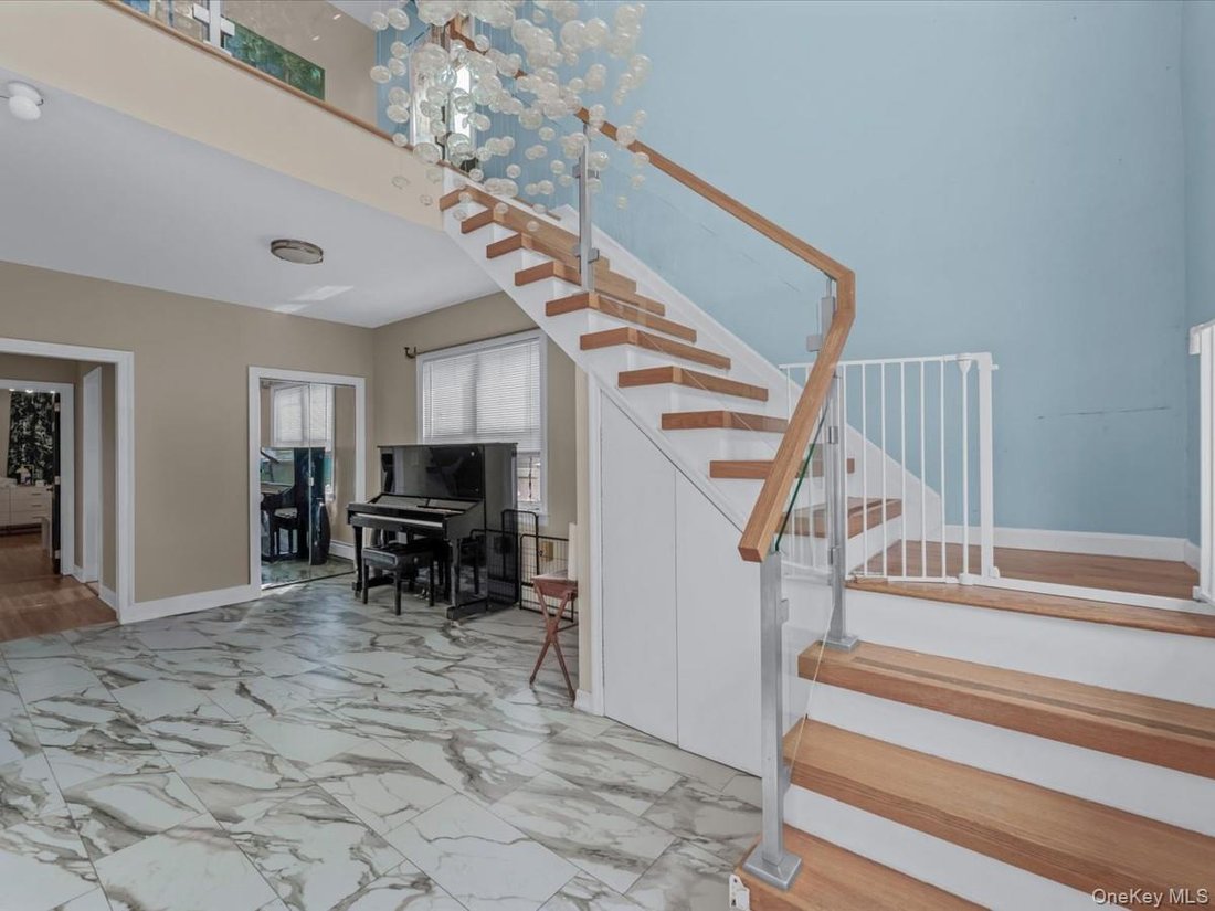 House in New York, New York, United States 4 - 17799516
