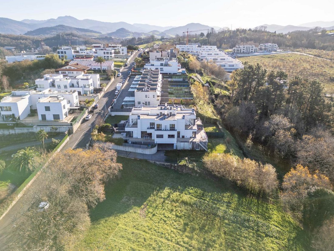 Villa in Mendebaldea, Donostia-San Sebastian, Spain 1 - 16987492