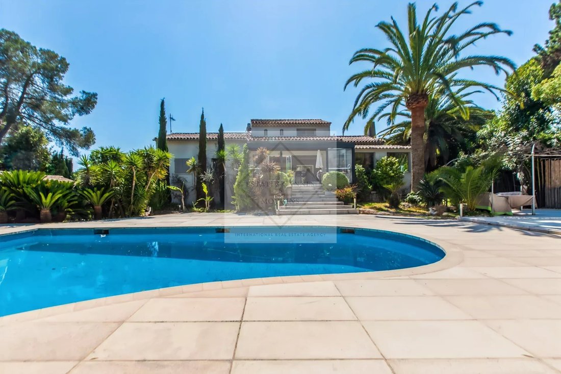 Villa in Mougins, Provence-Alpes-Côte d'Azur, France 2 - 17797029