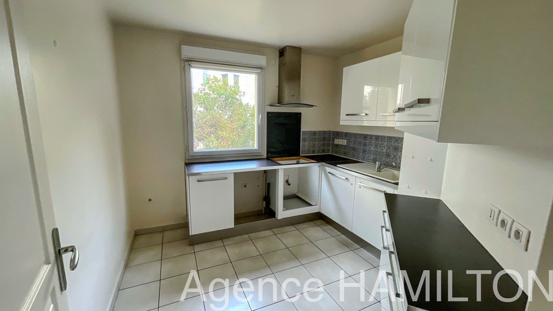 Apartment in Côte Saint Louis, Garches, France 4 - 17796782