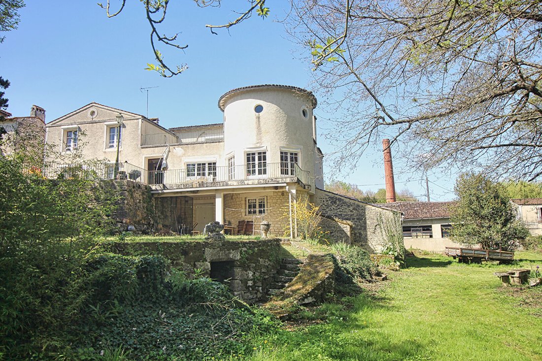 Villa in Grandjean, Nouvelle-Aquitaine, France 1 - 17796603