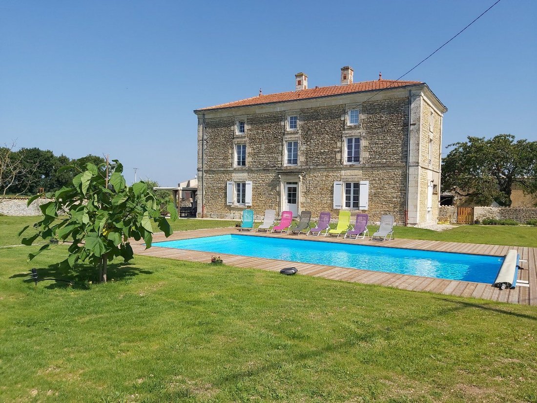 Villa in La Ronde, Nouvelle-Aquitaine, France 1 - 17796877