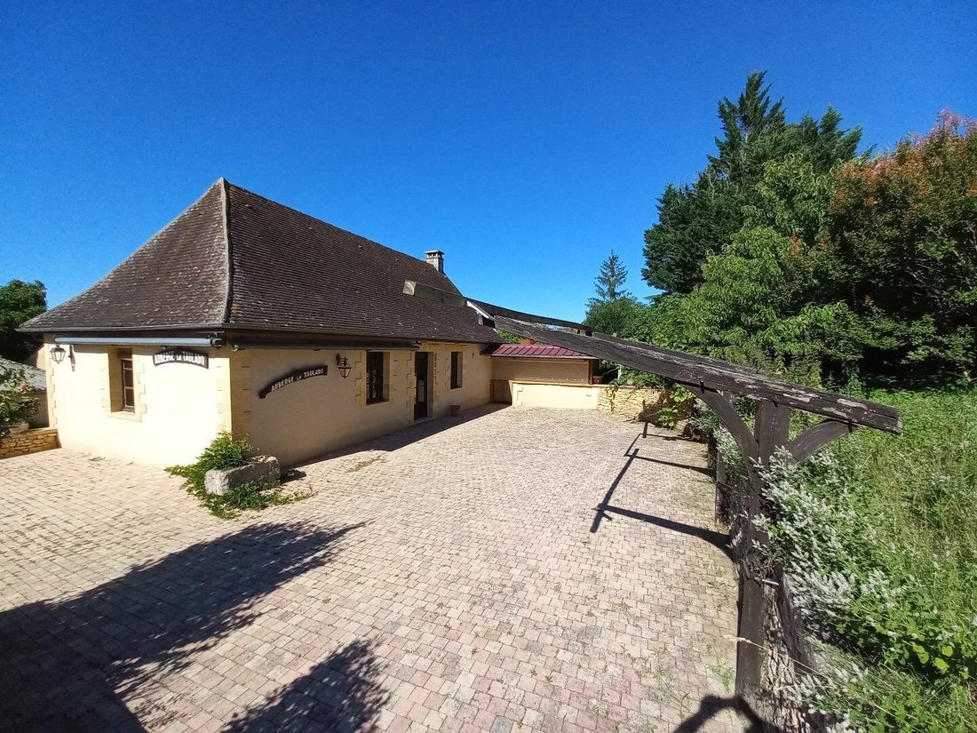 Villa in Les Eyzies-de-Tayac-Sireuil, Les Eyzies, France 3 - 17796637