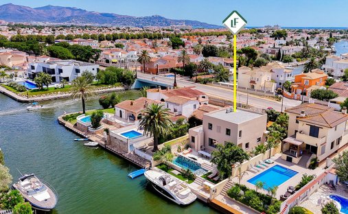 Villa in Empuriabrava, Catalonia, Spain 1