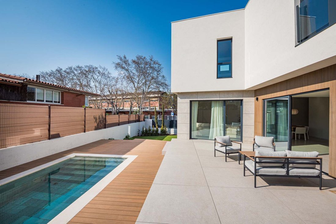 Villa in Sant Cugat del Valles, Catalonia, Spain 2 - 16988292